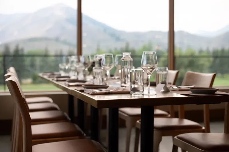 A place setting at Timbers at Bigwood